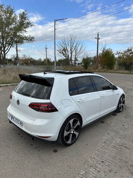 Volkswagen Golf GTI 7