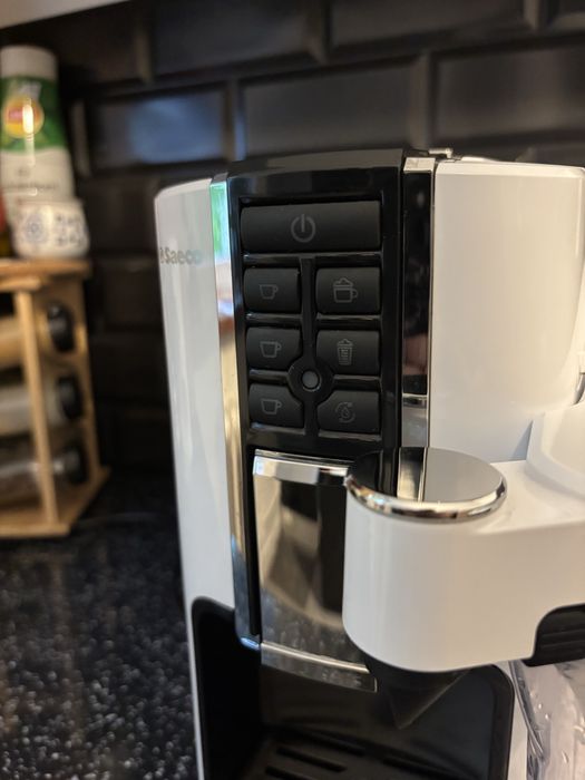 Ekspres ciśnieniowy do kawy Tchibo Cafissimo LATTE na Kapsułki