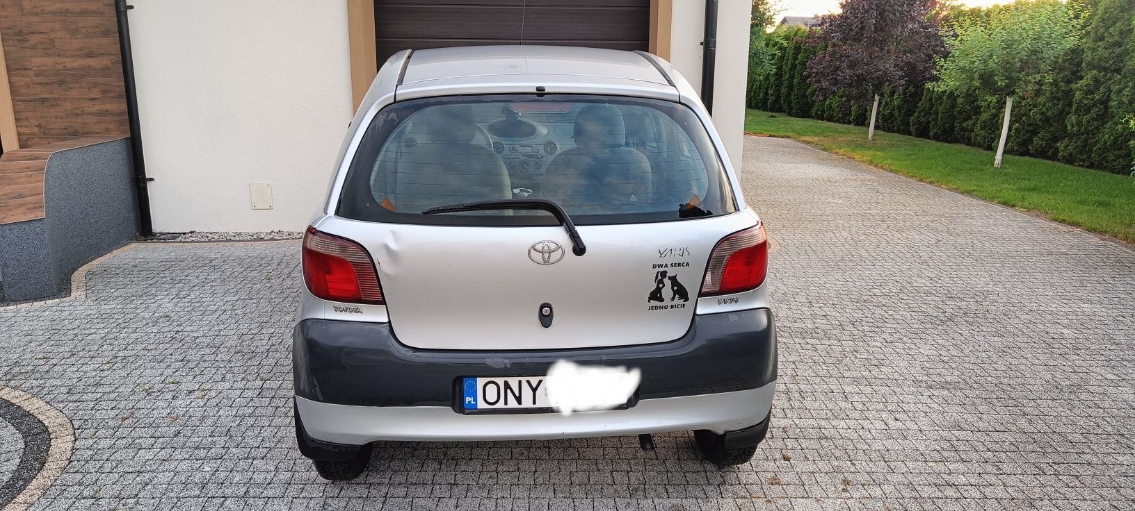 Toyota Yaris 1.0 2001r. Jeżdżąca, ważne opłat, korozja więc uszkodzony