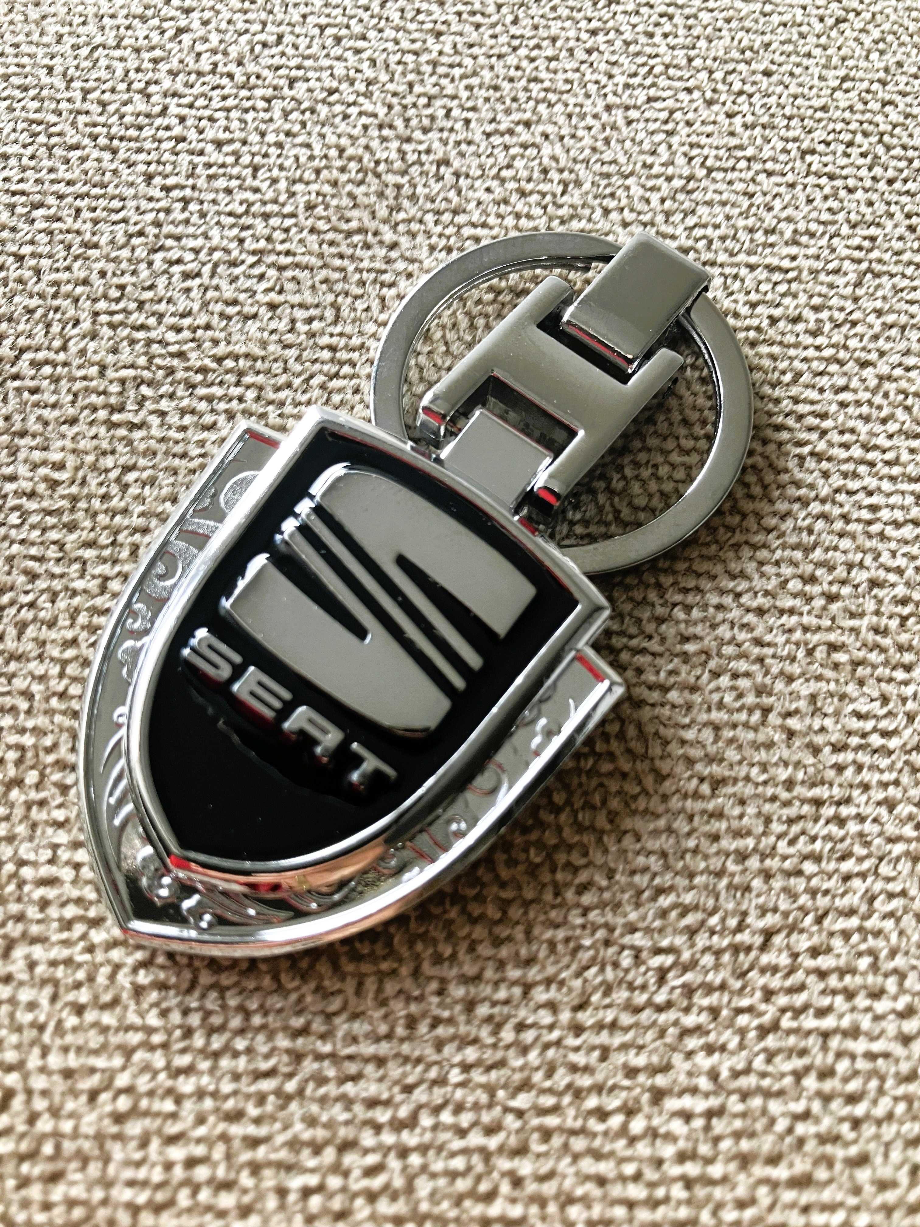 Metalowy brelok do kluczy samochodowych Seat srebrny czarny emblemat!