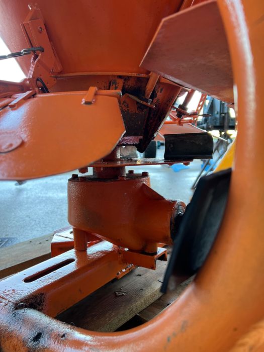 Розкидач 150L міндобрив