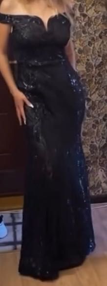 Чорна,довга,вечірня сукня