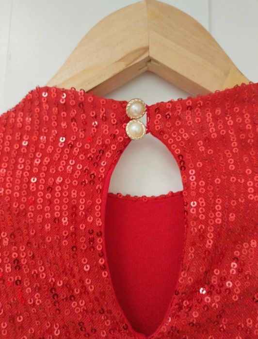 Piękna czerwona sukienka