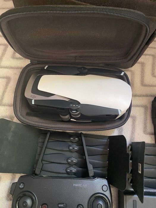 Квадрокоптер DJI Mavic Air Fly More Combo