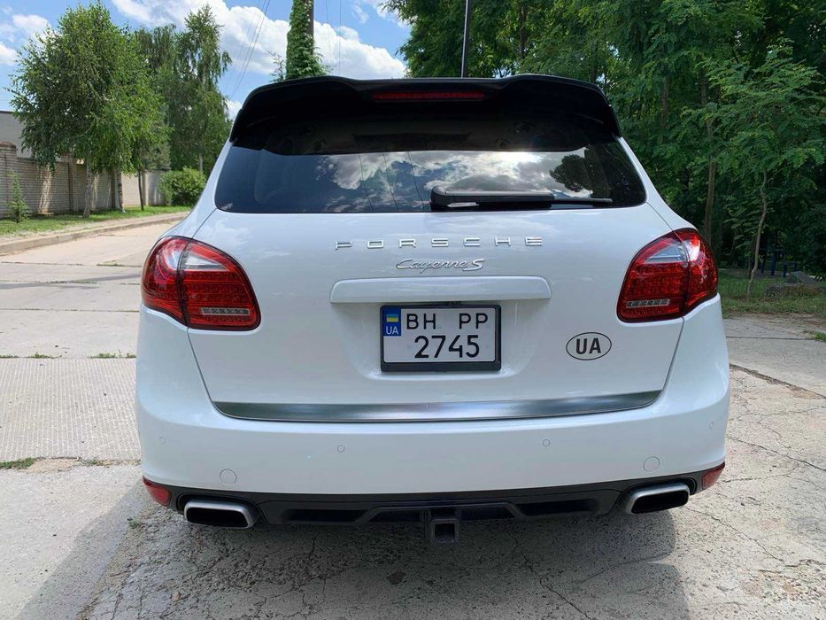 Porche Hybrid спорткар.