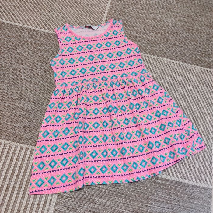 Сукні на дівчинку 6-7 років по 100 грн