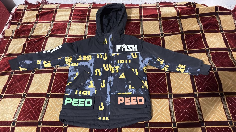 Демисезонная куртка на мальчика 10-12 лет