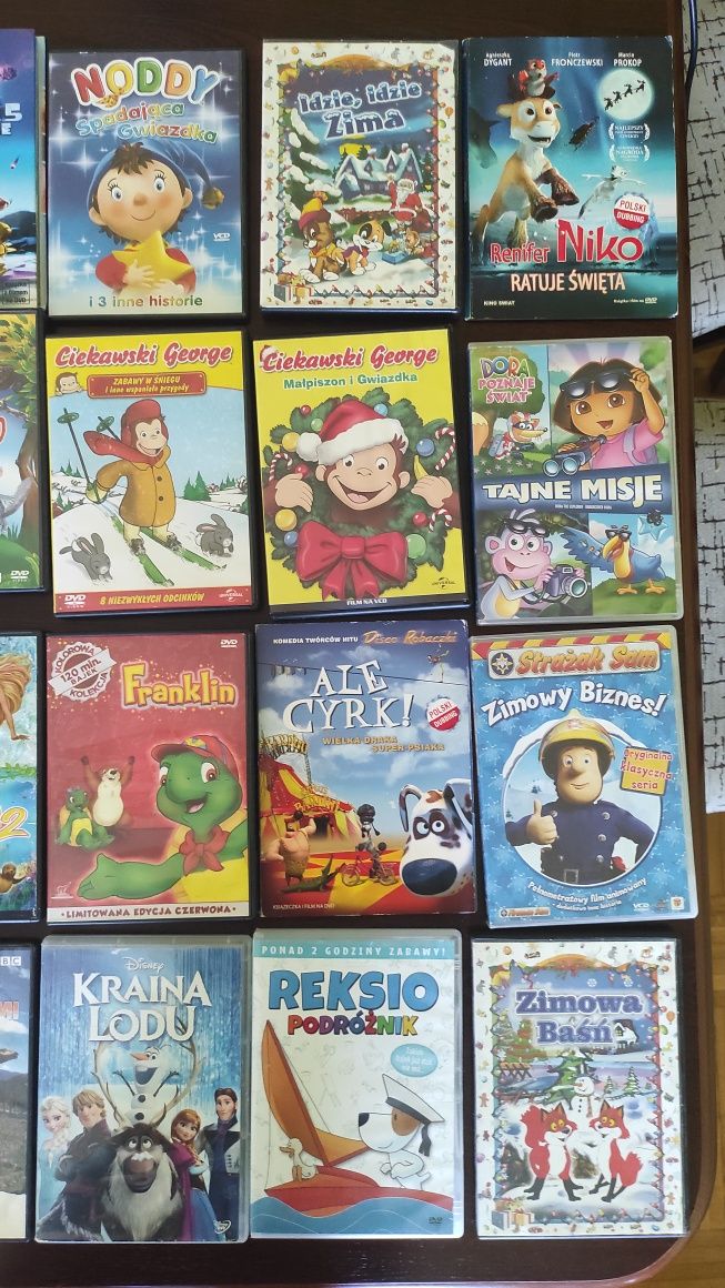 Bajki DVD i VCD w pudełkach, 22 pudełka, 26 płyt