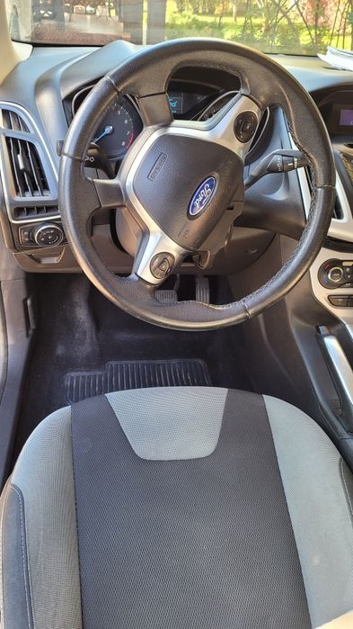 Продам Ford Focus 1.6 автомат. 2012г