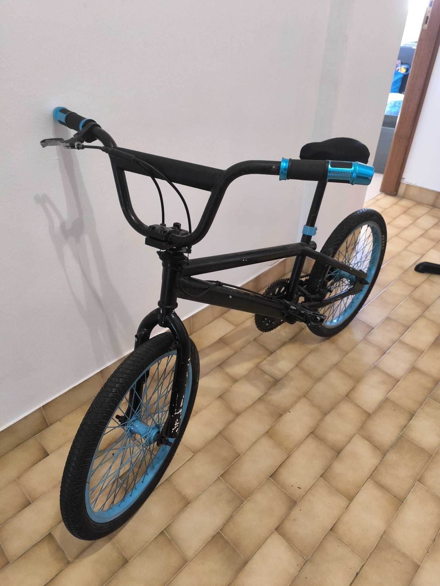 BMX pronta a circular