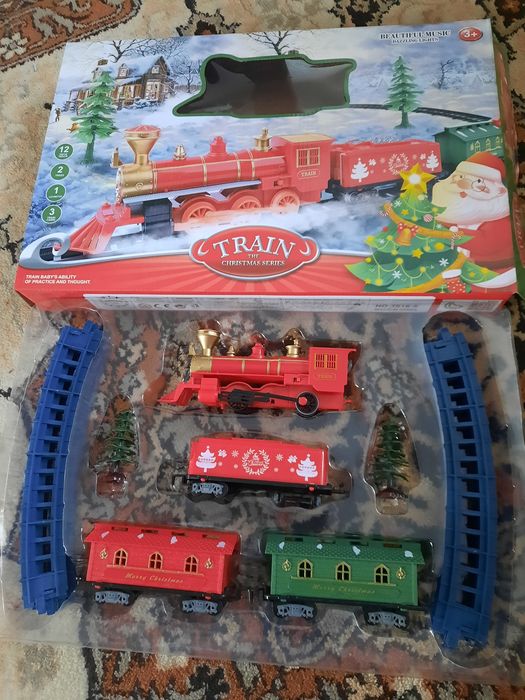 Продам музичний іграшковий поїзд.