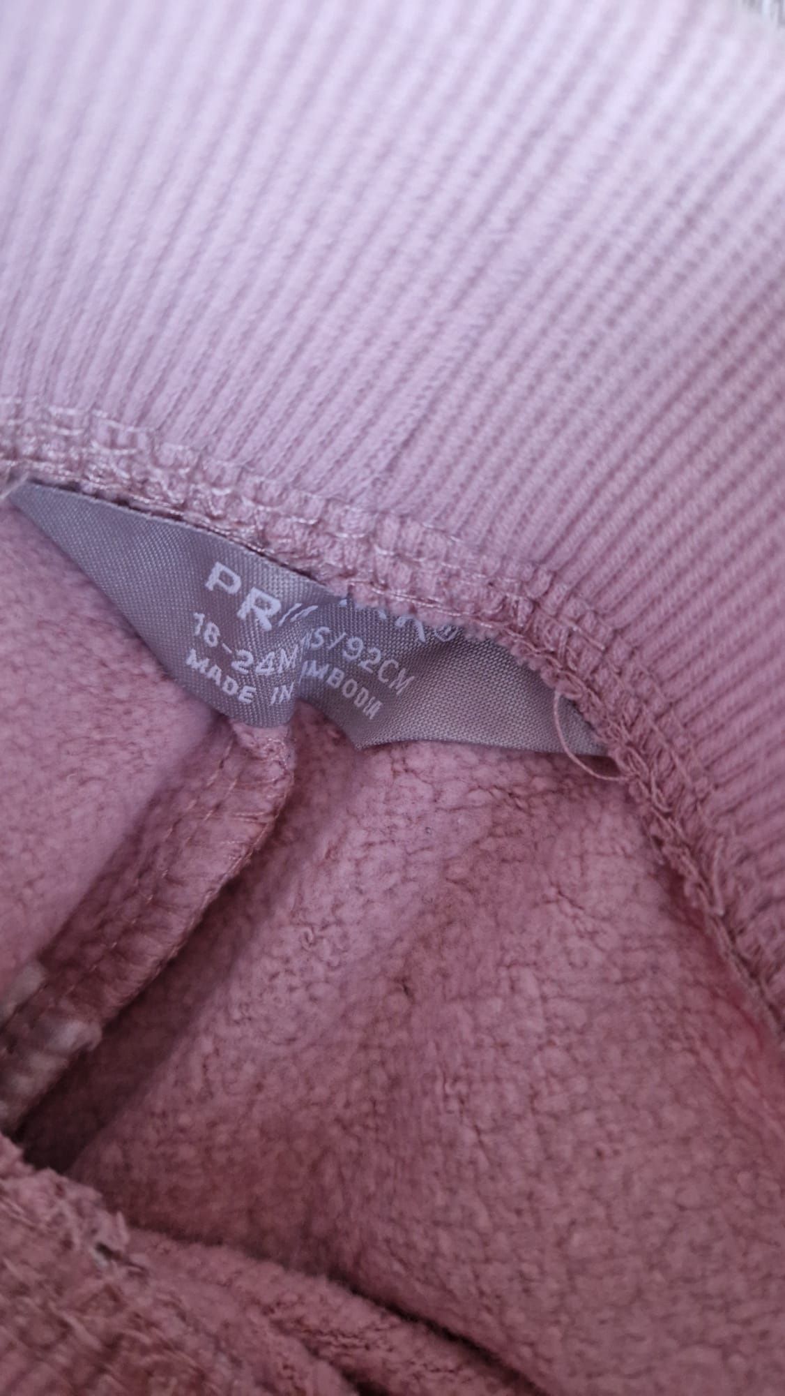 Śliczne Primark spodnie dresowe różowe kwiatki 92