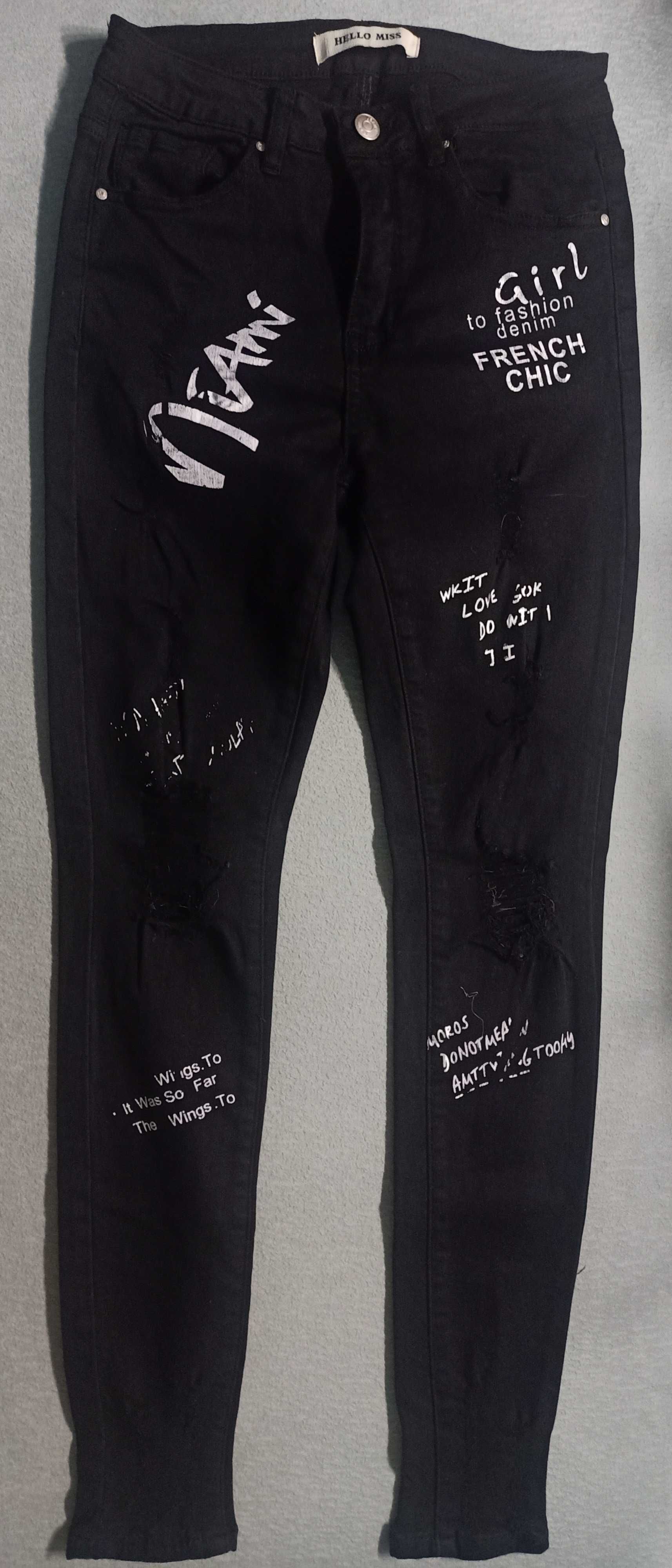 Spodnie z napisami i rozdarciami xxs/xs