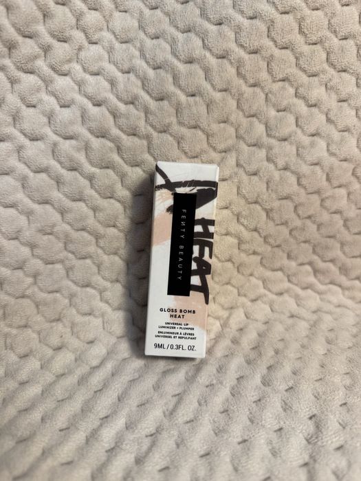 Fenty Beauty Gloss Bomb Heat Hot Cherry 01 - błyszczyk