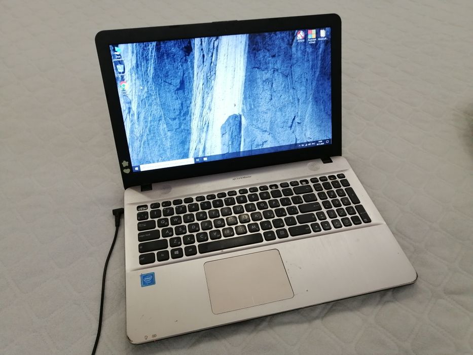 Бюджетный ноутбук Asus R541n