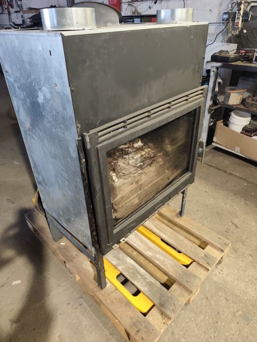 Kominek wraz z kamieniami