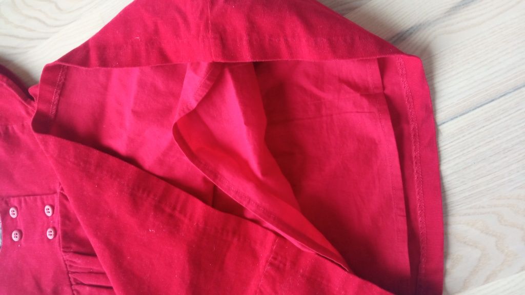 Długa czerwona elegancka bawełniana sztruksowa sukienka z krótkim ręka