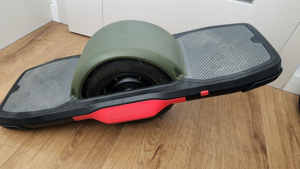 Moby Roll. Jednokołowa deskorolka elektryczna (jak onewheel)