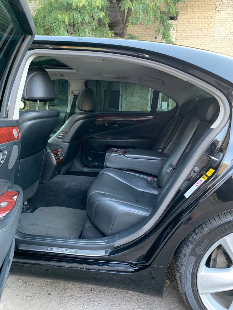 Продам Lexus LS460L