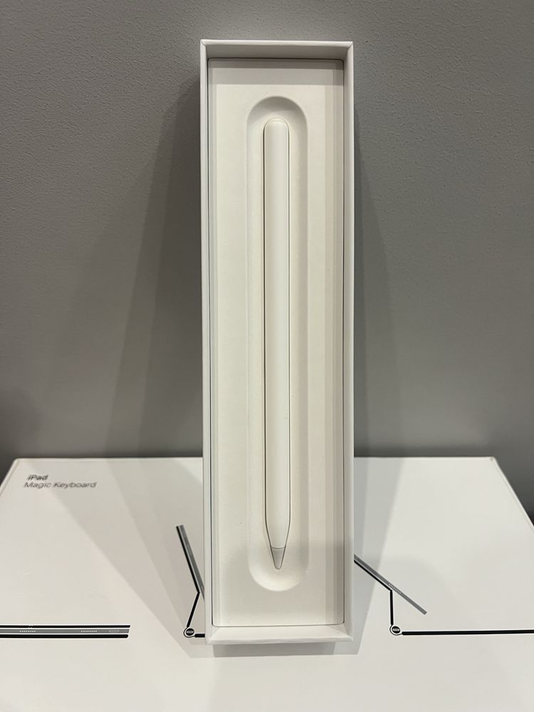 Apple pencil 2 почти новый+кейс и чехол