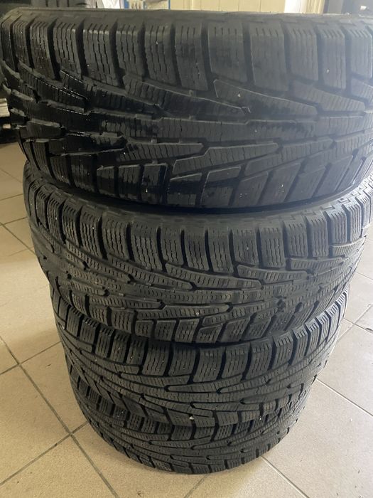 Продам резину зимню 225/55/18