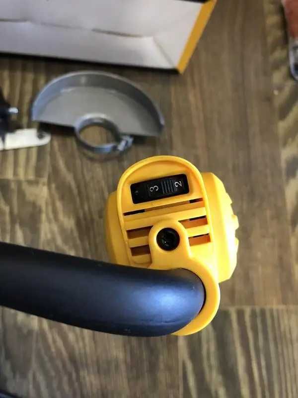 Болгарка Dewalt DWE8110S регулятор оборотов