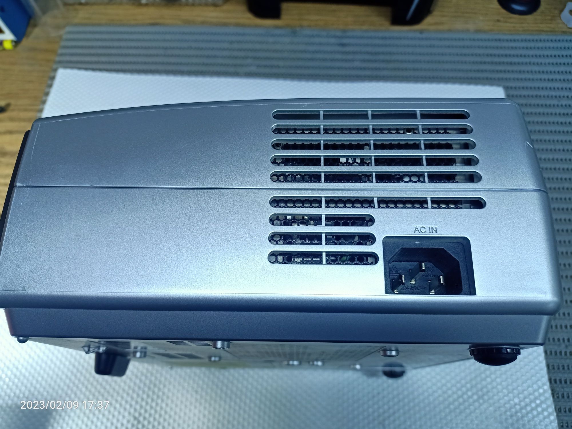 Projektor Toshiba TDP-T9