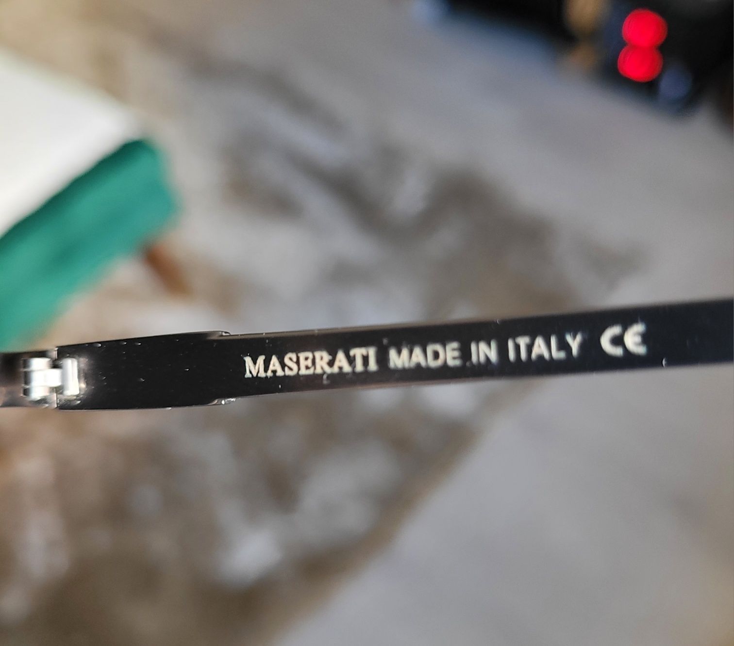 Óculos de sol Maserati -Portes CTT incluídos no preço.