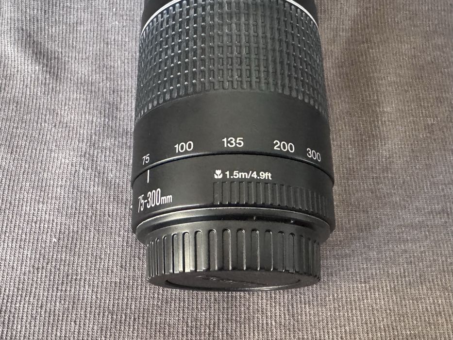 Objetiva Canon  EF 75-300