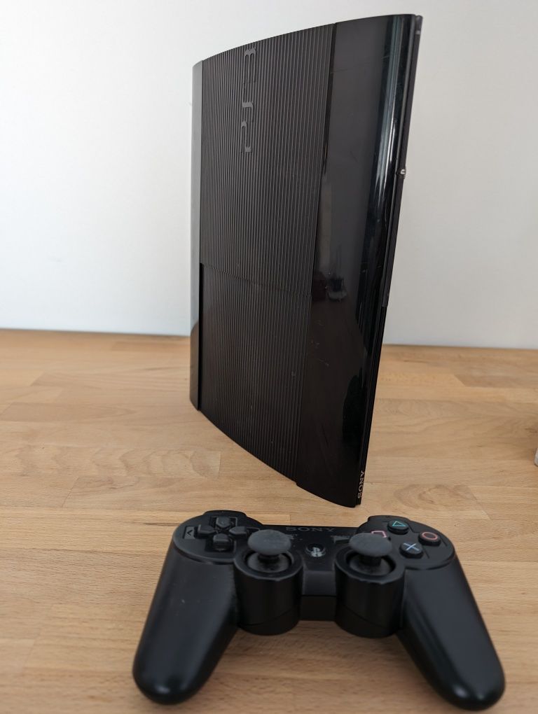 PlayStation 3 + 2 comandos