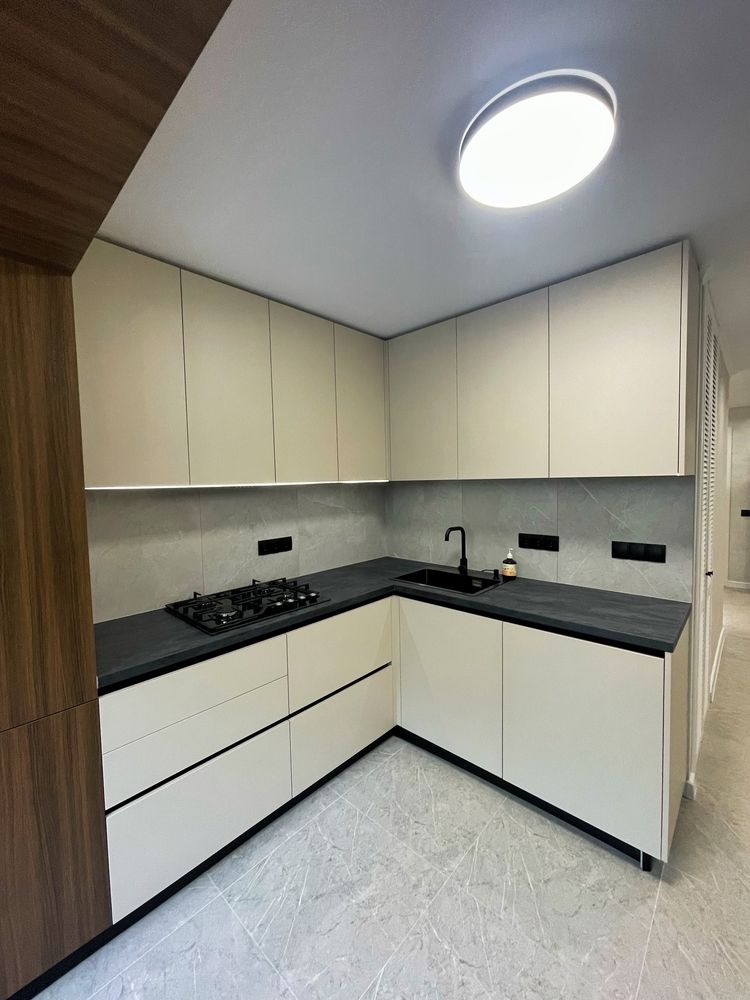 Продаж 2-к квартири, район Комарова