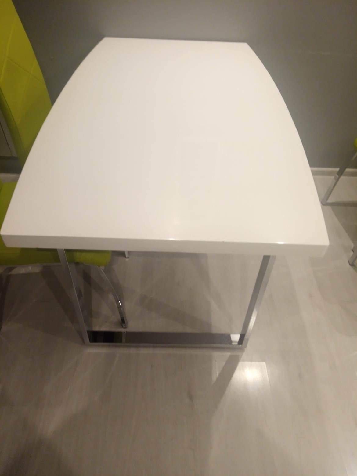 Stół biały  lakierowany