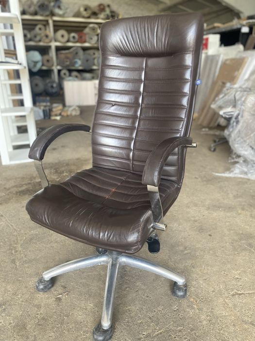 Крісла та стільці