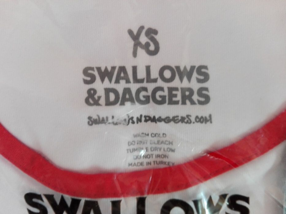 T-Shirt Swallows & Daggers Scorpion Love Hurts Senhora Original Nova