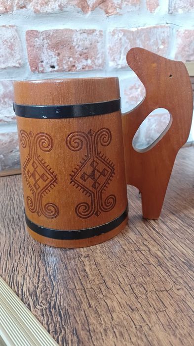 Drewniany, duży kufel do piwa