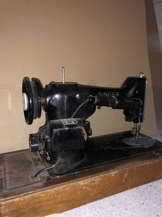 Maszyna Singer do szycia elektryczna zabytkowa EH146587 vintage