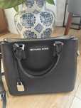 Torebka Michael Kors Adele MD Leather Messenger