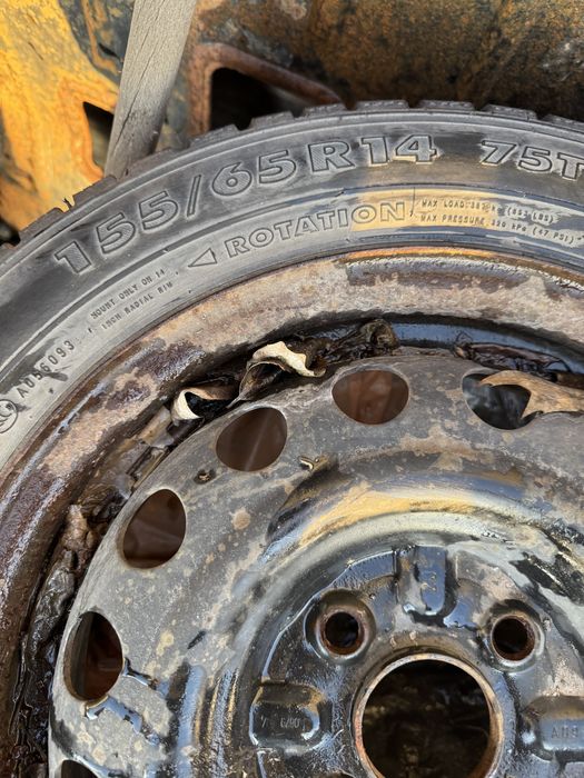 Продам комплект зимней резины 155/65 14 Nokian на дисках