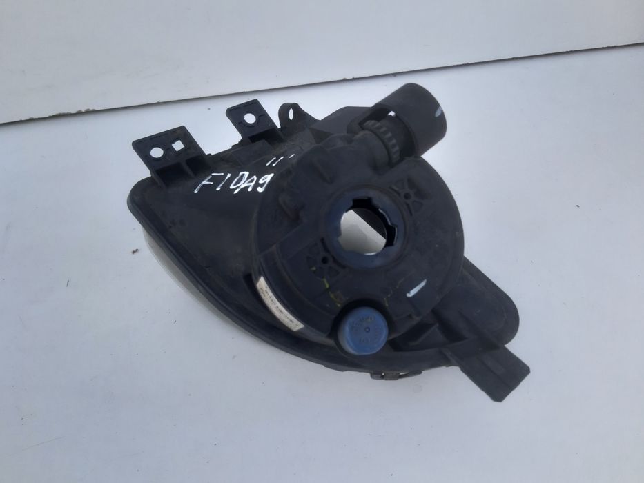 BMW F10 F11 halogen prawy prawa przeciwmgielna lampa zderzaka przód