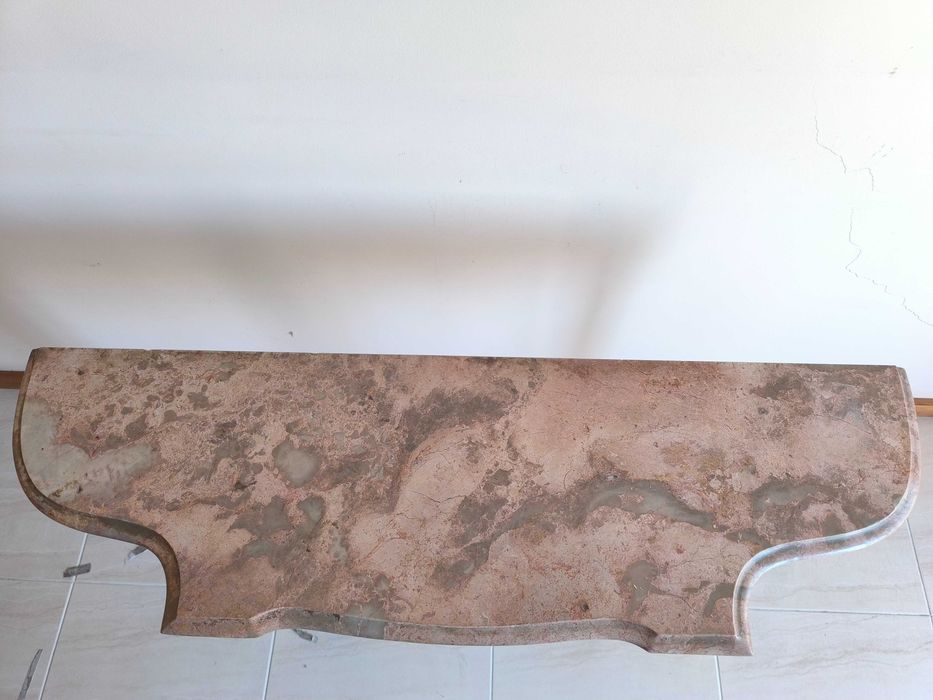 Consola clássica com tampo em mármore