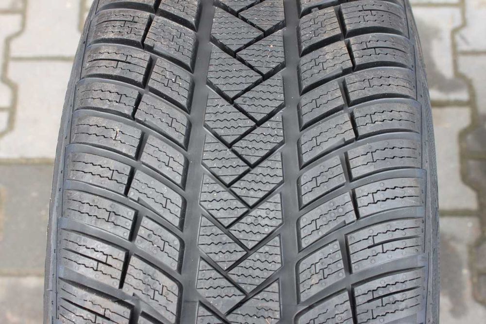 TESLA Y KOŁA ZIMOWE 19" Czarne + Vredestein Pro+ Winter NOWOŚĆ F-V