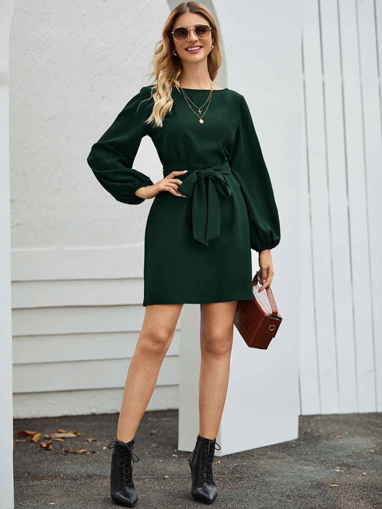 Sukienka Mini Elegancka Z Bufiastymi Rękawami Zielona Emery Rose L 40