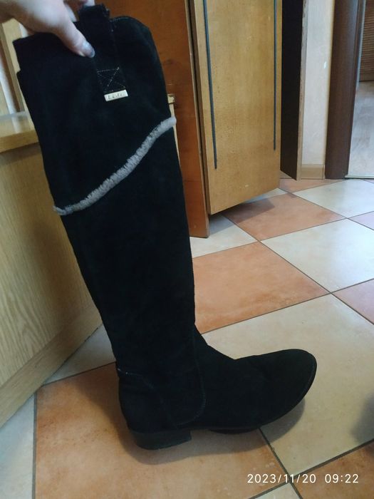 Взуття жіноче різного розміру до 39