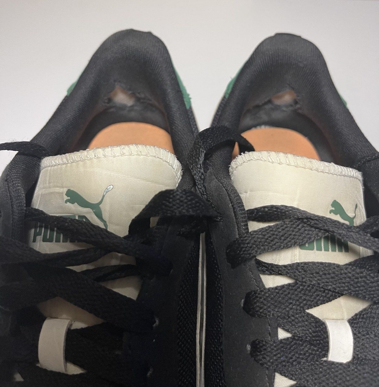Кроссовки фирмы Puma.