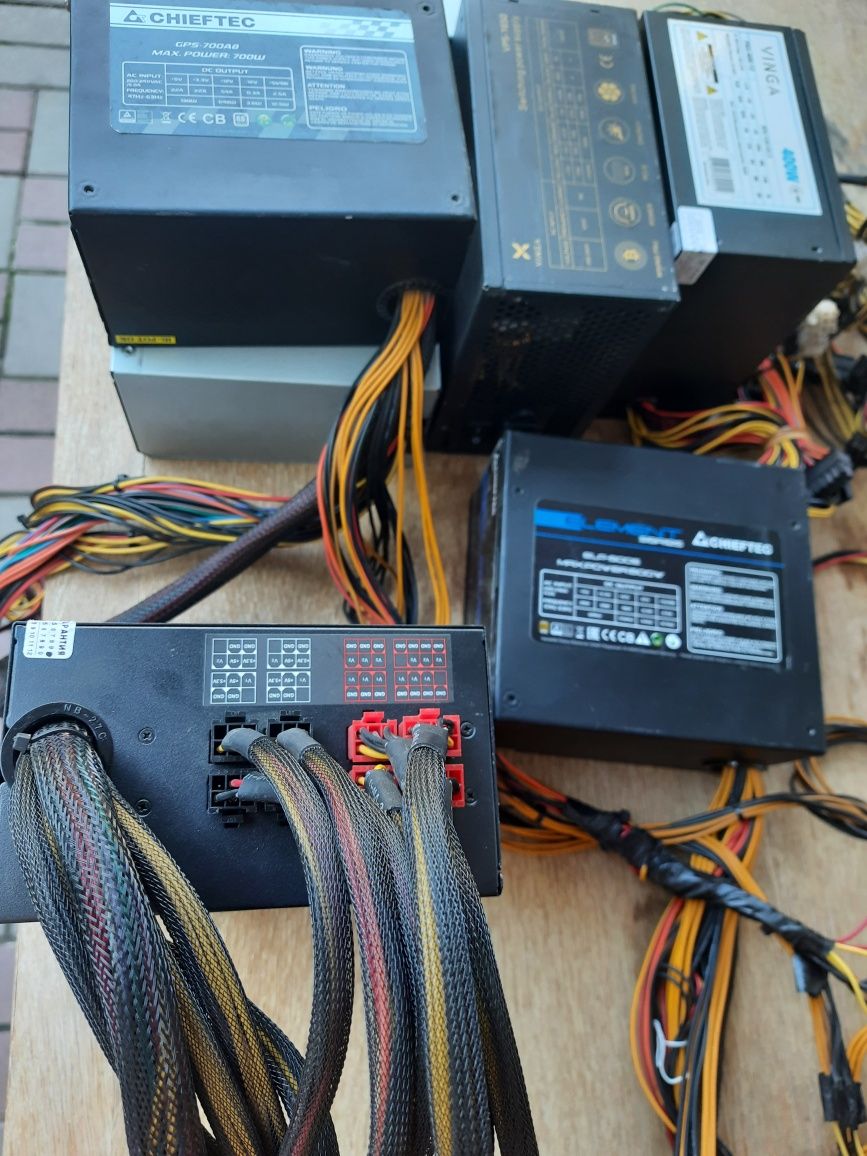 Блок питания    CHIEFTEC navitas 1250W без проводов !