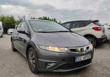 Honda Civic 2009r, 1.4 Benzyna. Lekko uszkodzony lewy bok. Jeździ.