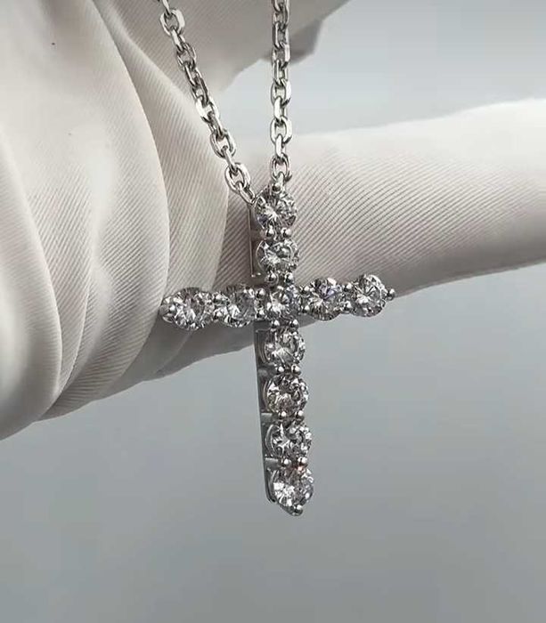 Срібна цепочка з хрестиком