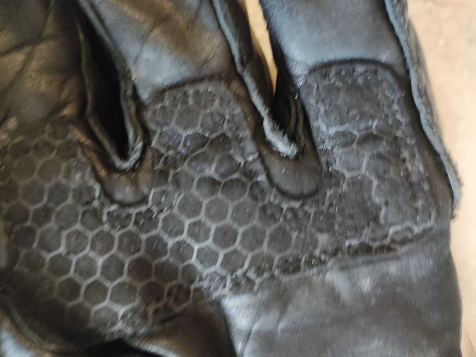 Мото перчатка 1 шт б/у хорошее состояние