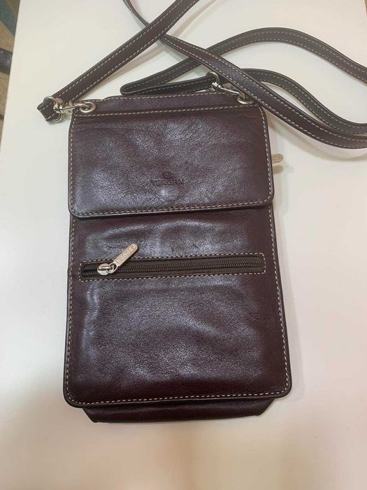 Мужская кожаная сумочка для документов и денег.