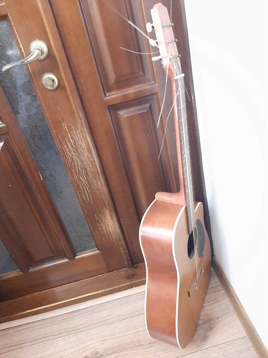 продам гитару шестиструнную